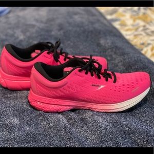 NEON PINK & BLACK Brooks Ghost 13’s